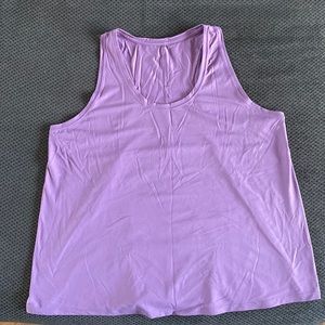 Essential Tank Top *Train